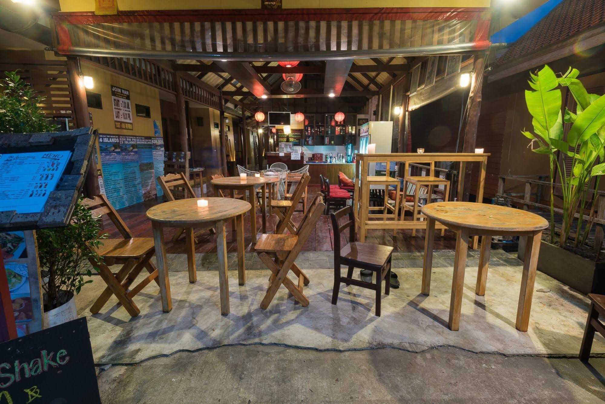 Sincere Hostel Bar And Bistro Ko Lanta Екстериор снимка